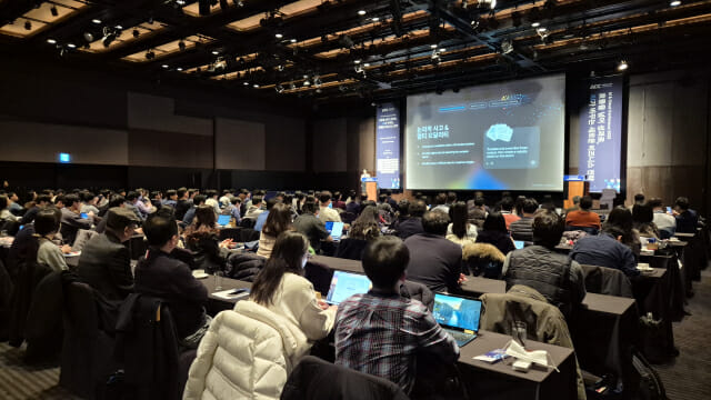 해외 클라우드 기업은 AI 에이전트가 능동적이고 실행 가능한 기술 핵심축으로 자리 잡을 것이라고 입을 모았다.