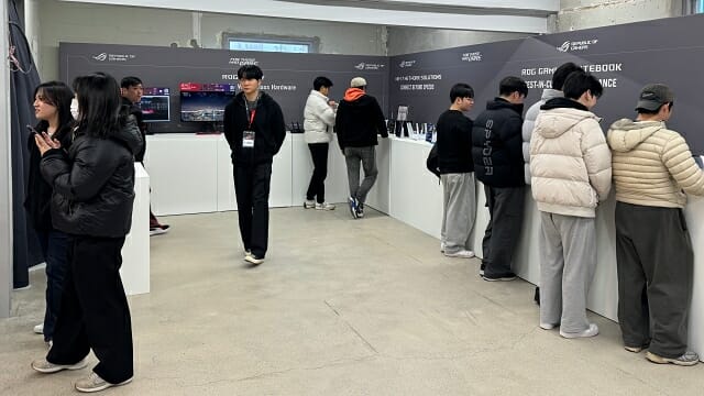 행사장 2층에 마련된 와이파이7 내장 노트북 체험 코너. (사진=지디넷코리아)