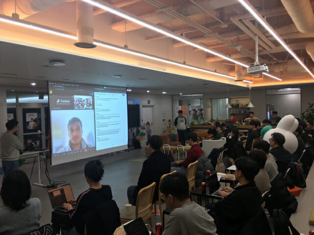 앤트로픽 시드 비다사리아 소프트웨어 엔지니어가 실시간 질의응답을 진행하고 있다.
