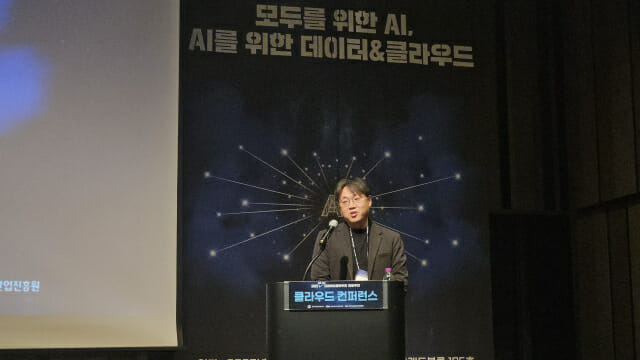 카카오엔터프라이즈 이재한 본부장이 '2025 데이터·클라우드 진흥주간'에서 하이브리드 GPUaaS를 소개했다. (사진=한정호 기자)