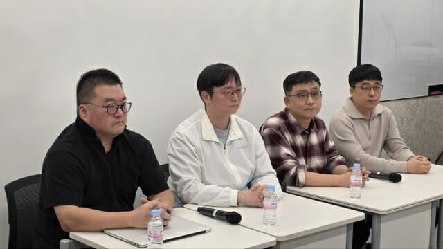 (좌측부터) 김원철 아트디렉터, 이권열 크리에이티브 디렉터, 최연규 내러티브 디렉터, 남기룡 디렉터.