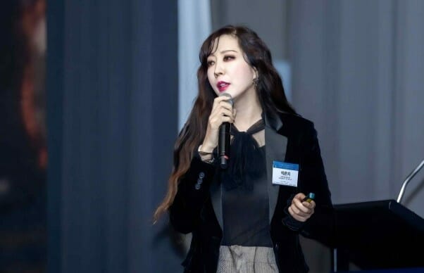 2025 서울콘 {AI 전람회} 예술총감독 태재대학교 AI융합전략대학원 박은지 교수(AI Artist In-Gong)