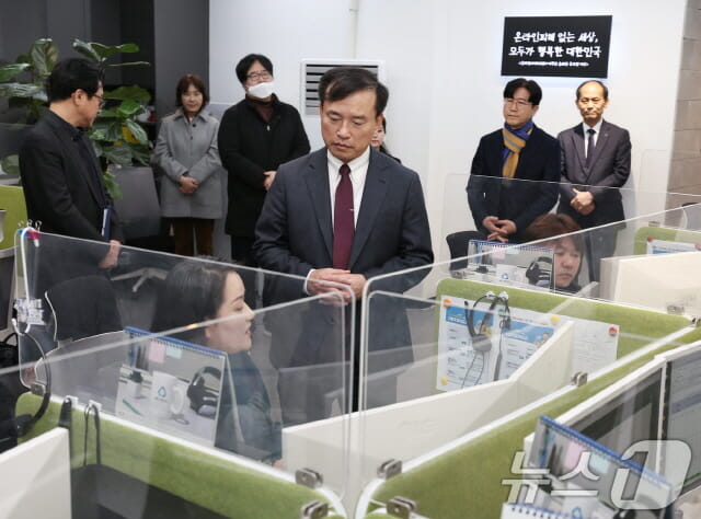 김종철 방미통위원장, 취임 첫 현장행보...온라인 피해부터 살펴