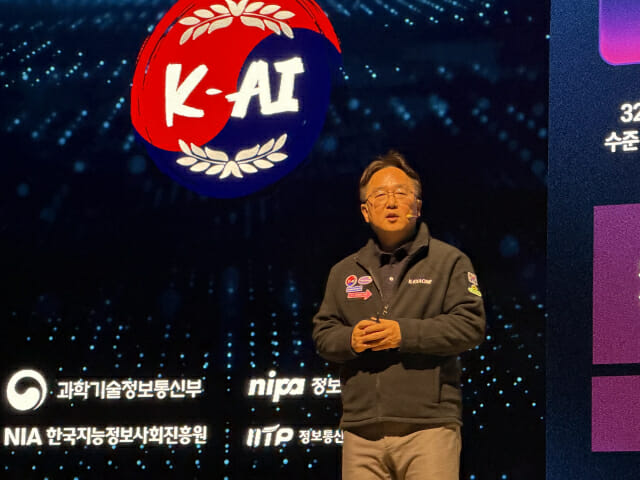 LG AI연구원 최정규 AI에이전트 그룹장이 발표를 하고 있다.
