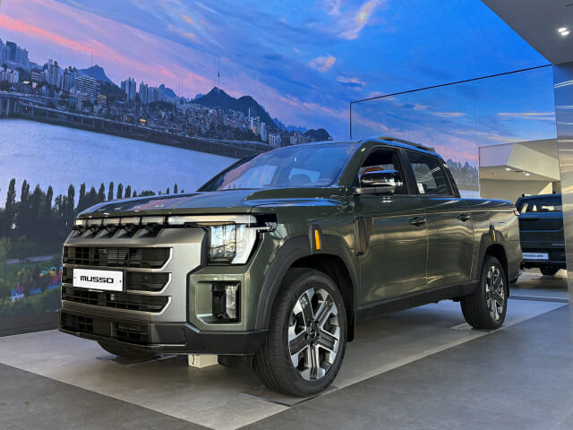 강인한 픽업으로 재탄생…KGM, 신형 '무쏘' 공개