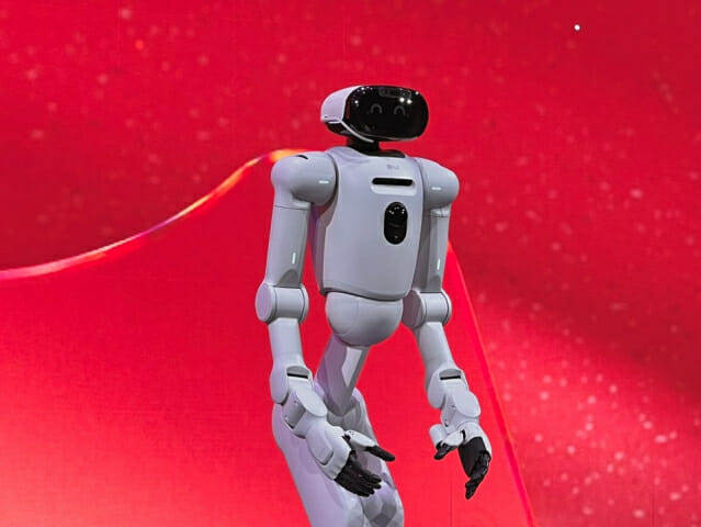 "집으로 들어온 로봇"…LG 클로이드, CES 무대 등장