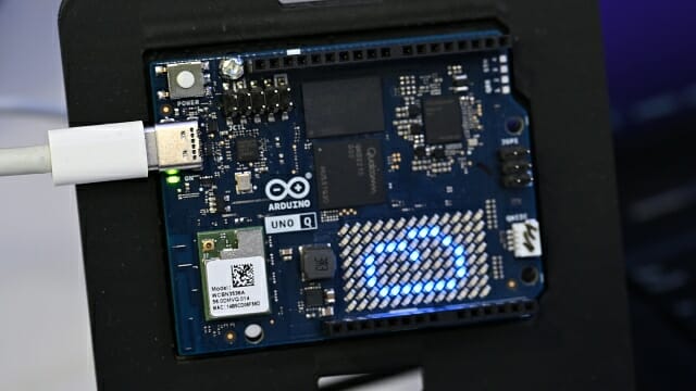 퀄컴이 아두이노 인수 후 출시한 '아두이노 우노Q'. (사진=지디넷코리아)