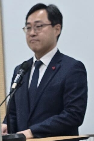 과기정통부 업무보고에 대해 사후 브리핑하는 강상욱 기조실장.