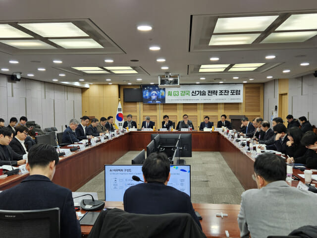 정동영 더불어민주당 의원과 최형두 국민의힘 의원은 28일 서울 여의도 국회의원회관에서 'AI G3 강국 신기술 전략 조찬 포럼'을 공동 개최했다. 이날 포럼은 시즌 2의 대미를 장식하는 마지막 회차다. 2026.1.28 (사진=이나연 기자)