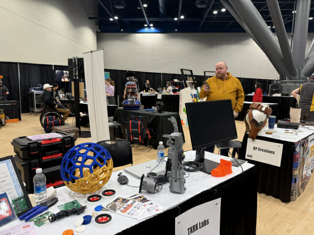 취미로 솔리드웍스를 이용하는 커뮤니티 관계자들이 꾸린 부스.