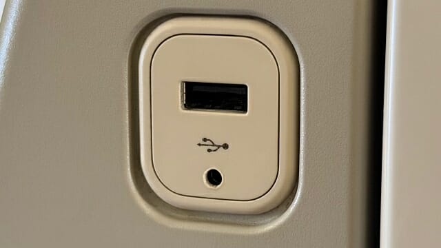 항공기 내 충전용 USB 단자는 대부분 USB-A에 머물러 있다. (사진=지디넷코리아)