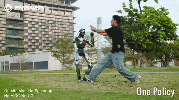 [영상] "힘껏 밀어도 벌떡"…中 로봇의 놀라운 균형 감각
