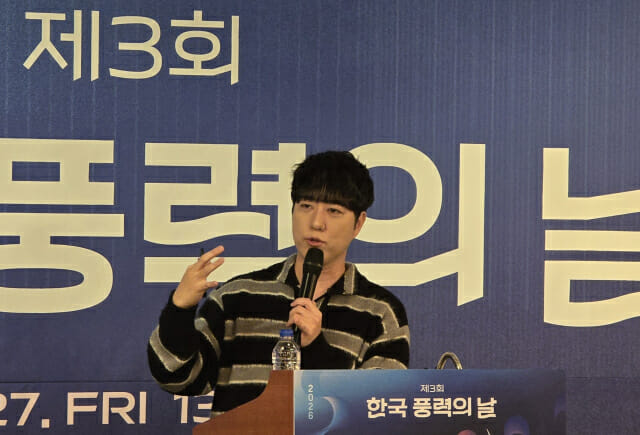 과학커뮤니케이터 궤도가 ‘기후위기, 인류는 극복할 수 있을까?’란 주제로 특별강연을 하고 있다.