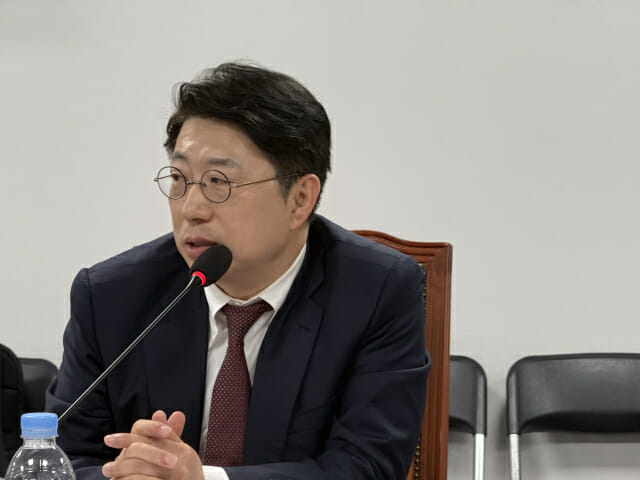 김태영 교수가 수수료 상한제가 완화되는 흐름에 대해 설명하고 있다.(사진=지디넷코리아)
