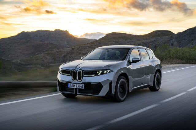 BMW iX3, 미·유럽서 올해의 차 올라…3분기 국내 출시