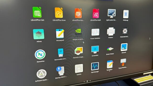 우분투 리눅스 기반 DGX OS와 엔비디아 주요 소프트웨어 스택이 사전 탑재된다. (사진=지디넷코리아)