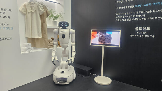 LG에너지솔루션 배터리를 탑재한 LG전자의 홈 로봇 LG 클로이 (사진=지디넷코리아)