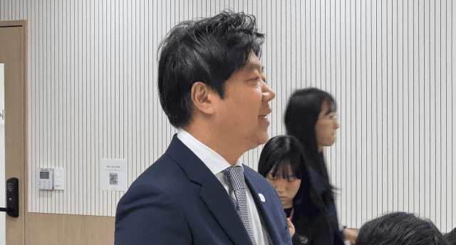 최영철 KISIA 수석부회장이 자기소개를 하고 있다.