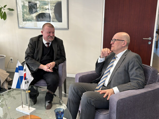 바사라 기술특사와 밀뤼매키 교수는 AI 시대에도 국가 간 협력이 필요하다고 입을 모았다.