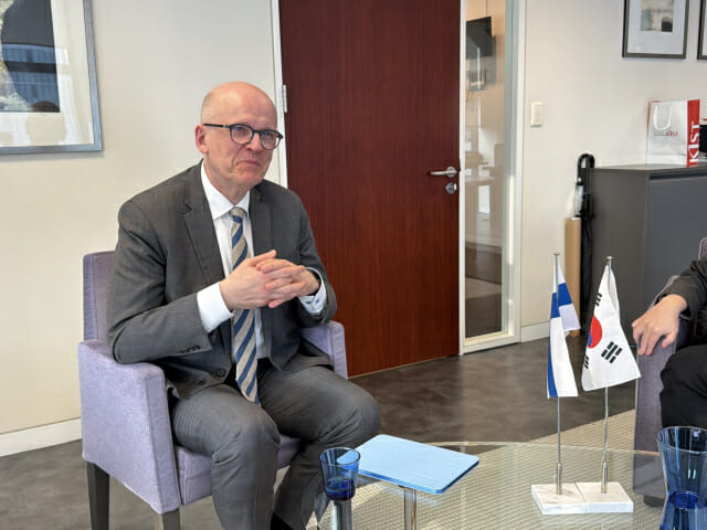 바사라 기술특사는 장기 연구 투자 성과 사례로 저온 물리학 연구를 언급했다.