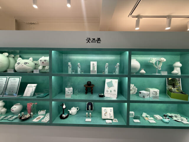 팝업스토어 내부의 굿즈 존에서 새로구미를 사용한 제품을 구매할 수 있다 (사진=지디넷코리아)