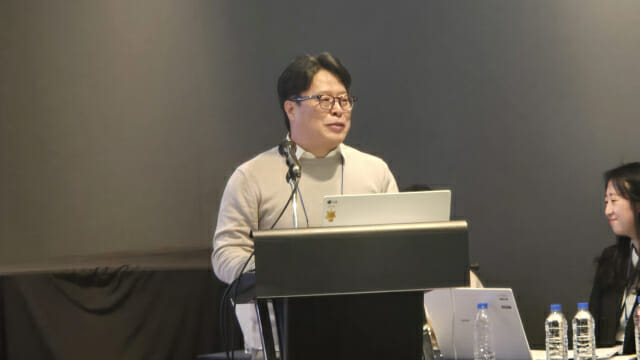 윤석주 크리니티 비즈니스 부문 대표가 발표를 하고 있다.