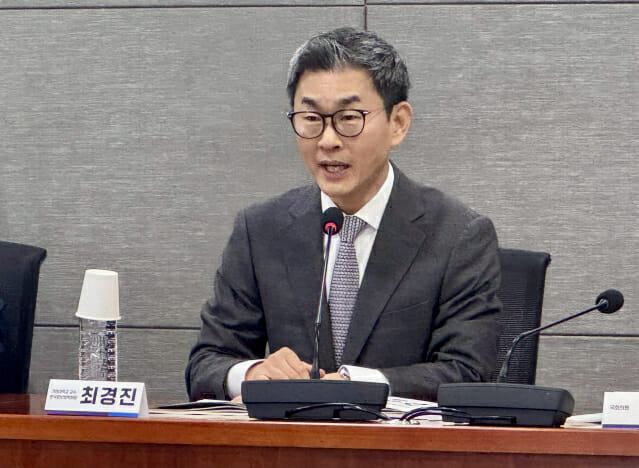 최경진 가천대 법학과 교수가 발언하고 있다.