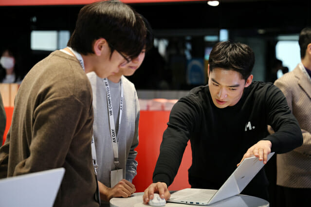 현장에선 고객사를 대상으로 에이치닷 채용 에이전트 시연이 이뤄졌다(사진=지디넷코리아)