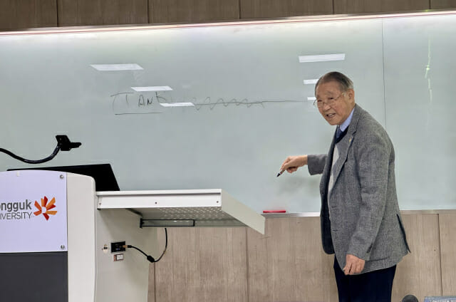 강의중인 이재우 교수.