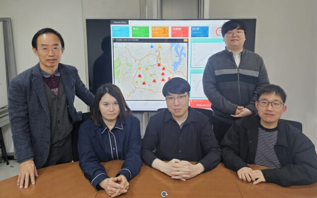 정밀 위치 지도 제작 기술을 개발한 KAIST 전산학부 연구팀. 왼쪽부터 한동수 교수, 손규호· 문병철· 안수민 박사와 채승우 박사과정.(사진=KAIST)
