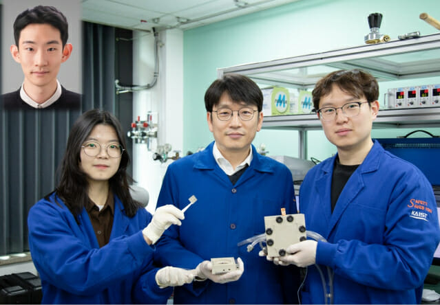 KAIST 연구진. 왼쪽부터 한윤경 석박사 통합과정생, 송현준 교수, 김성주 박사. 왼쪽 맨 위는 박종혁 박사(사진=KAIST)