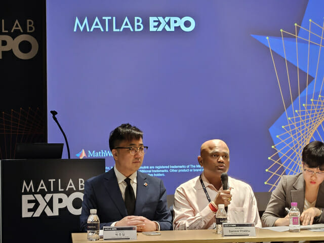 왼쪽부터 박주일 매스웍스코리아 사장과 사미르 M. 프라부 매스웍스 인더스트리 부문 이사가 7일 서울 강남구 코엑스에서 열린 '매트랩 엑스포 2026 코리아' 기자간담회에서 질의응답하고 있다. (사진=지디넷코리아)