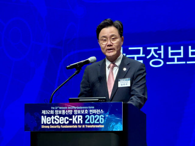 김진수 한국정보보호산업협회 회장이 AI발 사이버 위협 대응을 위한 산학연관 협업을 강조했다.