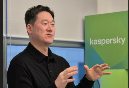 이효은 한국지사장이 지디넷코리아와 인터뷰를 하고 있다.