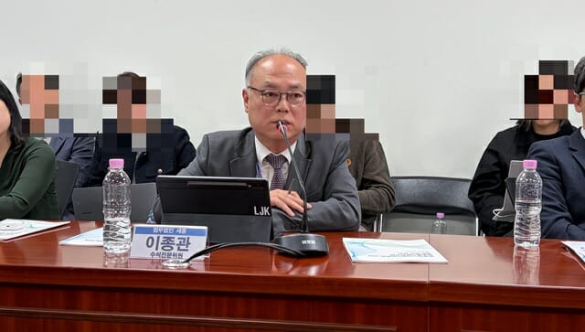 22일 국회서 열린 ‘방송미디어통신위원회 시대 방송통신발전기금 제도 개선 방안’ 토론회에서 발표하는 이종관 법무법인 세종 수석전문위원 (사진=지디넷코리아)