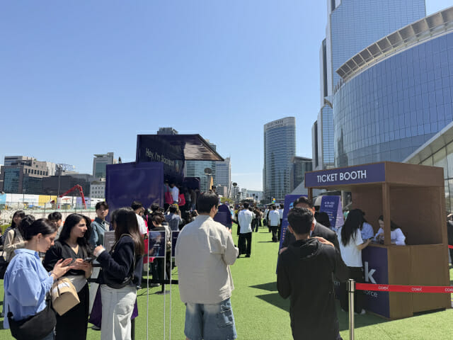 슬랙봇 스킬스 체험을 기다리는 참관객들.