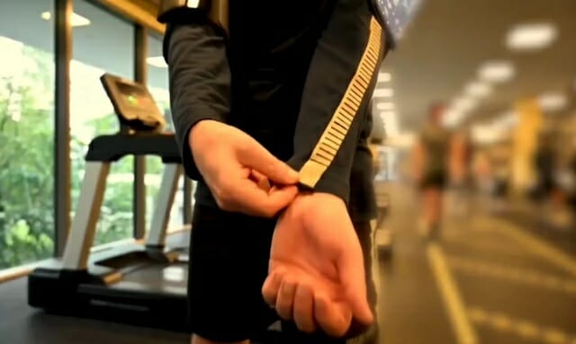 ‘배터리 없이 혈압 재주는’ 스마트 의류 나왔다