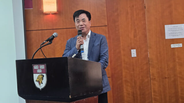 2기 원우를 대표해 강봉원 마크애니 부사장이 소감을 말하고 있다.