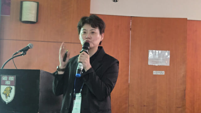 김법연 담당 교수가 최고위 과정을 설명하고 있다.