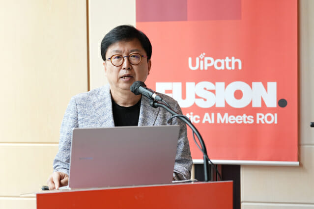 형원준 유아이패스코리아 지사장이 19일 서울 종로구 포시즌스 호텔에서 열린 '유아이패스 퓨전 서울' 기자간담회에서 발표하고 있다. (사진=유아이패스)