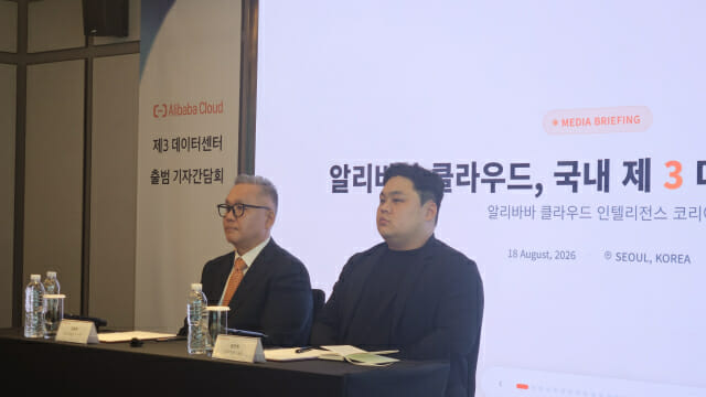 윤용준 알리바바 클라우드 한국 지사장(왼쪽), 함민혁 젠다이브 대표 (사진=지디넷코리아)